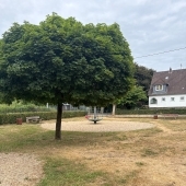Bild vom Spielplatz anzeigen.