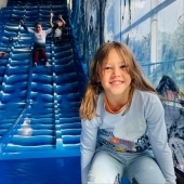 Bild vom Spielplatz anzeigen.