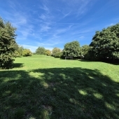 Bild vom Spielplatz anzeigen.