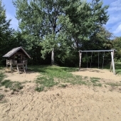 Bild vom Spielplatz anzeigen.