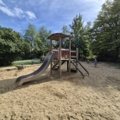 Bild vom Spielplatz anzeigen.