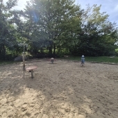 Bild vom Spielplatz anzeigen.