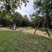 Bild vom Spielplatz anzeigen.