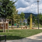 Bild vom Spielplatz anzeigen.
