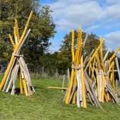 Bild vom Spielplatz anzeigen.