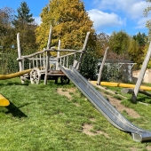 Bild vom Spielplatz anzeigen.