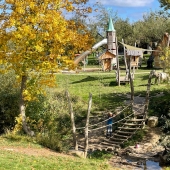 Bild vom Spielplatz anzeigen.