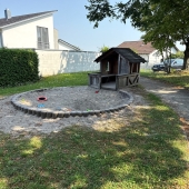 Bild vom Spielplatz anzeigen.