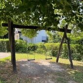Bild vom Spielplatz anzeigen.