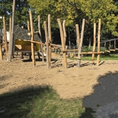 Bild vom Spielplatz anzeigen.