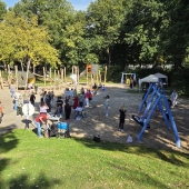 Bild vom Spielplatz anzeigen.