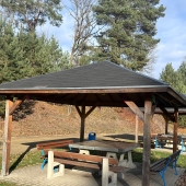 Bild vom Spielplatz anzeigen.
