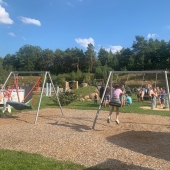 Bild vom Spielplatz anzeigen.