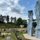 Bild vom Spielplatz anzeigen.