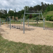 Bild vom Spielplatz anzeigen.