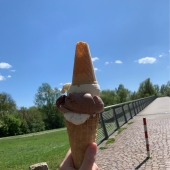 Bild vom Spielplatz anzeigen.