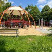 Bild vom Spielplatz anzeigen.