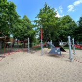 Bild vom Spielplatz anzeigen.