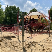 Bild vom Spielplatz anzeigen.