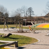 Bild vom Spielplatz anzeigen.