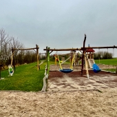 Bild vom Spielplatz anzeigen.
