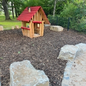 Bild vom Spielplatz anzeigen.