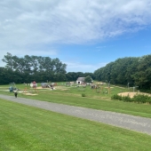 Bild vom Spielplatz anzeigen.