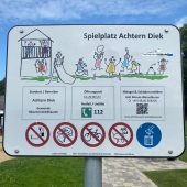 Bild vom Spielplatz anzeigen.