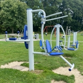 Bild vom Spielplatz anzeigen.