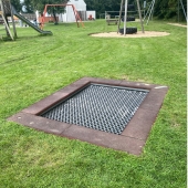 Bild vom Spielplatz anzeigen.