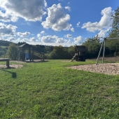 Bild vom Spielplatz anzeigen.