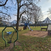 Bild vom Spielplatz anzeigen.