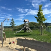 Bild vom Spielplatz anzeigen.