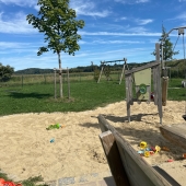 Bild vom Spielplatz anzeigen.
