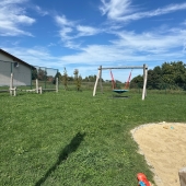 Bild vom Spielplatz anzeigen.