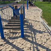 Bild vom Spielplatz anzeigen.