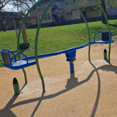 Bild vom Spielplatz anzeigen.