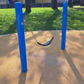 Bild vom Spielplatz anzeigen.