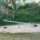 Bild vom Spielplatz anzeigen.