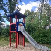 Bild vom Spielplatz anzeigen.