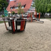 Bild vom Spielplatz anzeigen.