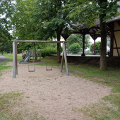 Bild vom Spielplatz anzeigen.