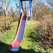 Bild vom Spielplatz anzeigen.