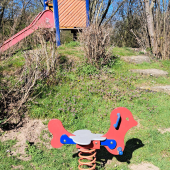 Bild vom Spielplatz anzeigen.