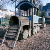 Bild vom Spielplatz anzeigen.