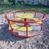 Bild vom Spielplatz anzeigen.