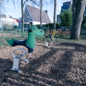 Bild vom Spielplatz anzeigen.