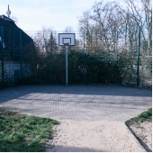 Bild vom Spielplatz anzeigen.