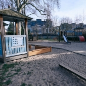 Bild vom Spielplatz anzeigen.