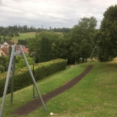 Bild vom Spielplatz anzeigen.